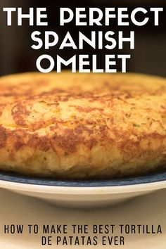 Spanish Omelet, Recipe Tortilla, Spanish Tortilla Recipe, Spain Tapas, Tapas Food, Spanish Breakfast, Spanish Tapas Recipes, Traditional Spanish Recipes, Spanish Tortilla