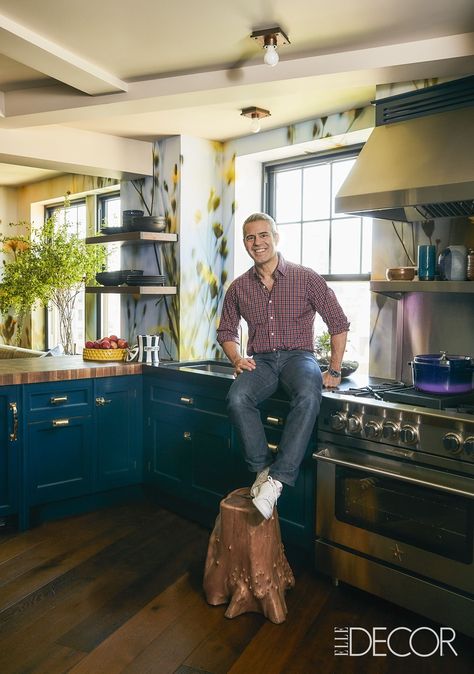 Andy Cohen's Manhattan Duplex Is Just Like Him: Full Of Character And Party-Ready - ELLEDecor.com Blue Kitchen Wallpaper, Blue Cupboards, Fantastic Wallpapers, Andy Cohen, Blue Kitchen Cabinets, Meteor Garden 2018, Blue Cabinets, Best Kitchen Designs, Blue Kitchen