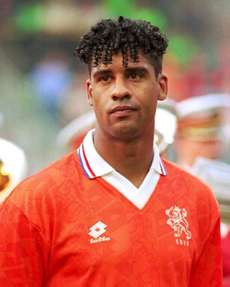 Frank Rijkaard Frank Rijkaard, Curly Hair Men, Vintage Football, Football Players, Mens Hairstyles, All Star, Holland, Curly Hair, Curly Hair Styles