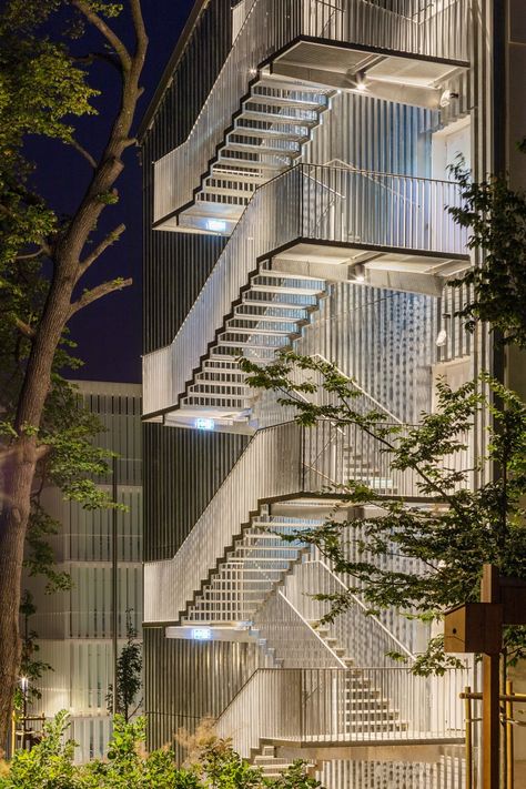 3h architects, Tamas Bujnovszky, BALAZS DANYI · MOME MASTER · Divisare Stair Facade Architecture, Stairs Building Architecture, Exterior Staircase, Staircase Architecture, Stair Design Architecture, Outside Stairs, Architecture Thesis, Landscape Stairs, Staircase Outdoor