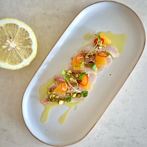 Looking for a culinary twist? Check out this New Zealand Kingfish ceviche by Chef Davide Incardona. It's a blend of fresh oranges, a hint of chilli, and crunchy pistachios. Click the link and explore his profile for more food innovations. 👨🏼‍🍳 Davide Incardona 🍽Kingfish Ceviche Italian Ceviche, Ceviche Fine Dining, Kingfish Ceviche, Caviar Bar, Pistachio Tiramisu, Mascarpone Sauce, Fine Dining Plating, Scallop Ceviche, Sweet Potato Puree