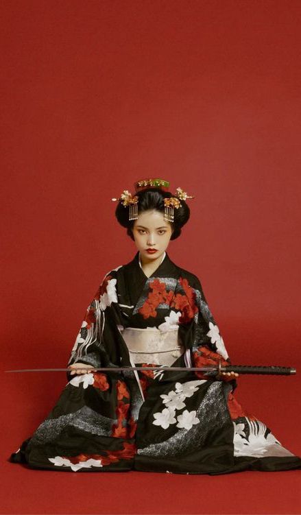 Japanese Kimono Photoshoot, Asian Photography Aesthetic, Kimono Poses Reference, Geisha Aesthetic, Geisha Photography, Japanese Photoshoot, Kimono Pose, Kimono Photography, Kimono Photoshoot