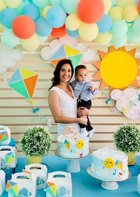 Kite and sun birthday Kite Theme Birthday Decoration, Kite Party Decorations, Kite Theme Baby Photoshoot, Kite Birthday Party Ideas, One In The Sun First Birthday, Sun Themed Birthday Party, Kite Birthday Party, Kite Party, Half Birthday Baby