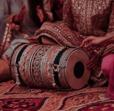 Desi Brown Aesthetic, Pakistani Fashion Aesthetic, Desi Aethstetic, Vintage Punjabi Aesthetic, Pakistan Wedding Aesthetic, North Indian Aesthetic, Desi Pinterest Boards, Indian Music Aesthetic, Old Pakistani Aesthetic