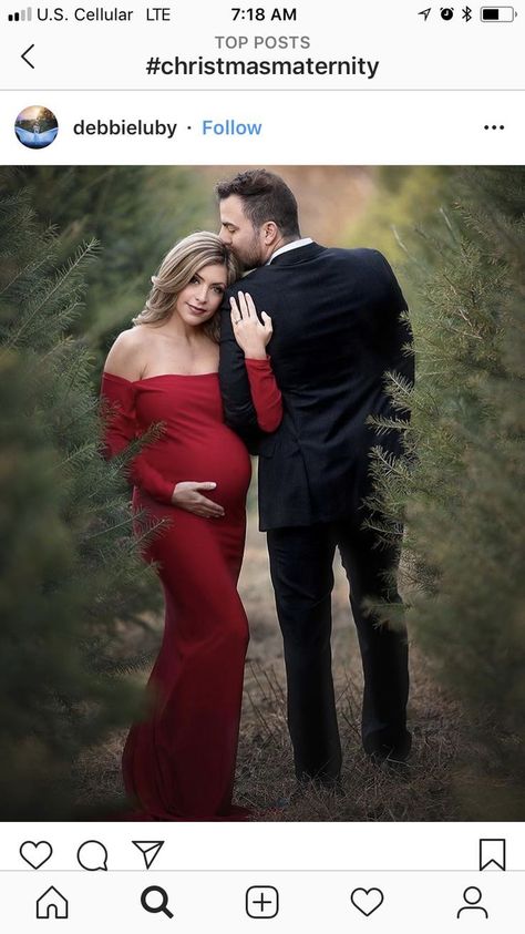 Beautiful Maternity/Family Photo Outdoor Posing Ideas, Maternity Christmas Pictures, Christmas Pregnancy Photos, Winter Maternity Pictures, Maternity Photography Winter, Christmas Maternity, Winter Maternity Photos, Maternity Photography Family, Maternity Photography Poses Outdoors