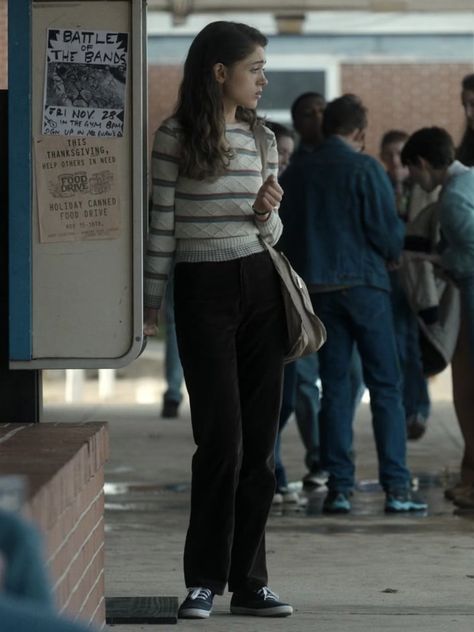 Nancy Wheeler Season 1 Outfits, Nancy Stranger Things Outfits, Nancy Wheeler Outfit Inspiration, Stranger Things Fits, Natalia Dyer Outfits, Nancy Wheeler Style, Slasher Outfits, Max Stranger Things Outfit, Stranger Things Aesthetic Fashion