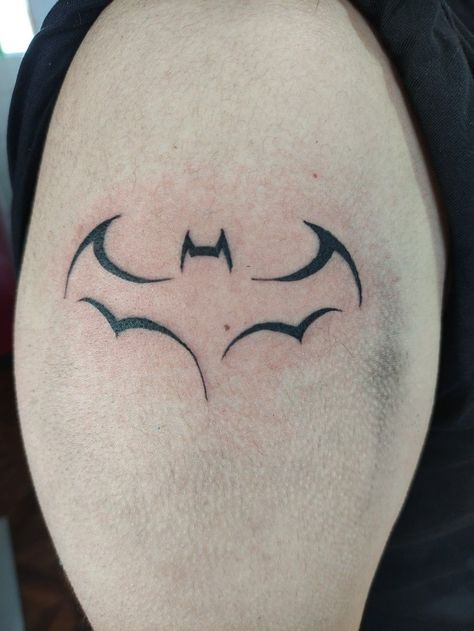 Batman Signal Tattoo, Batman Memorial Tattoo, Bat Minimalist Tattoo, Batman Tatoos Ideas, Simple Batman Tattoo, Small Batman Tattoo, Batman Tattoos For Women, Batman Tatoos, Dc Comics Tattoos