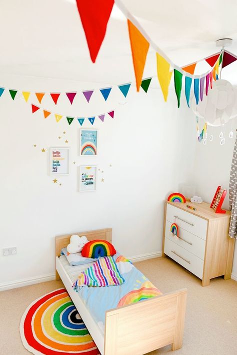 Rainbow Toddler Room, Rainbow Boys Room, Rainbow Bedroom Decor, Creative Accent Wall Ideas, Wallpaper Farm, Rainbow Themed Room, Rainbow Decor Bedroom, Creative Accent Wall, Rainbow Room Decor