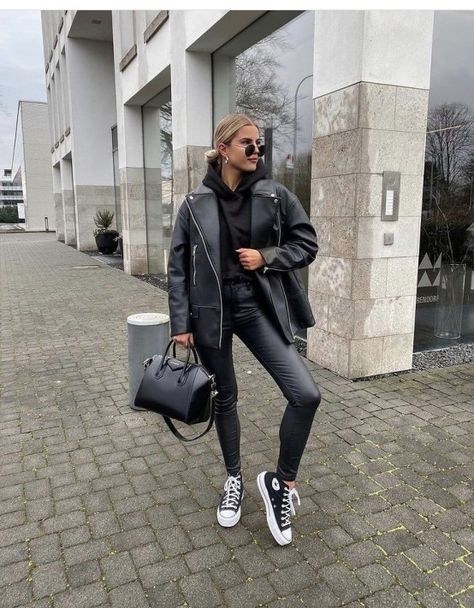 How To Style Leather Leggings, Black Leather Leggings Outfit, Leather Leggings Outfits, Style Leather Leggings, Outfits To Try, Leather Leggings Outfit, Leggings Outfits, Black Leather Leggings, Vegan Leather Leggings