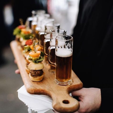 Beer Food Pairings, Hutton House, Wedding Planning Checklist Timeline, Ultimate Wedding Planning Checklist, Content Inspiration, Fingerfood Party, Bistro Food, Burger Sliders, Mini Burgers