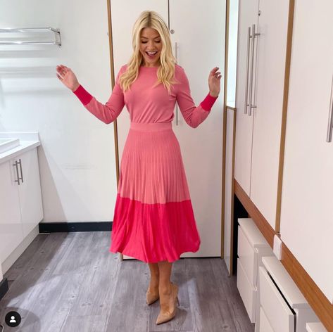 Phil And Holly, Holly Willoughby Style, Holly Willoughby Legs, Holly Willoughby Outfits, Morning Outfit, Flower Midi Dress, Phillip Schofield, Tv Presenter, Diamond Heart Pendant Necklace