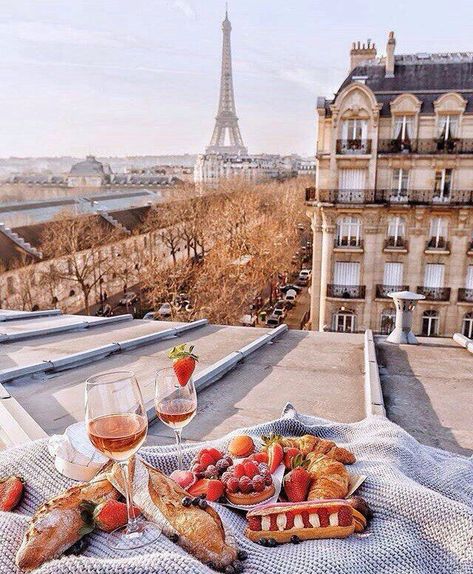 Picnic in Paris looking at the Eiffel Tower. Bucket list wanderlust things to do and see in Paris. Instagram photos in Paris. Parisian Picnic, Paris Aesthetic, Perfect Picnic, The Eiffel Tower, Paris Travel, Travel Goals, Travel Inspo, Dream Destinations, Travel Aesthetic