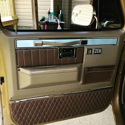 Chevy Blazer K5 Interior, Classic Truck Interior Ideas, Squarebody Chevy Interior, C10 Interior 73-87, C10 Interior, 1984 Chevy Truck, 87 Chevy Truck, Car Interior Upholstery, American Pickup Trucks