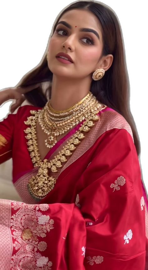 Red Jewelry Aesthetic, Indian Red Saree, Indian Makeup Looks, Indian Dress Up, Indian Wedding Gowns, Bridal Sarees South Indian, Indian Sari Dress, Fashionable Saree Blouse Designs, Indian Look