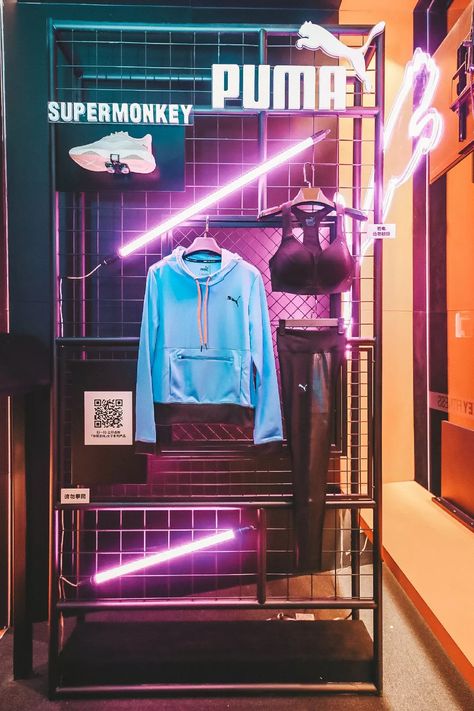 Sports Store Interior, Concert Merch Display, Sport Store Design, Pop Up Retail, Neon Store, Shoe Store Design, Clothing Store Interior, Sport Shop, Retail Store Interior