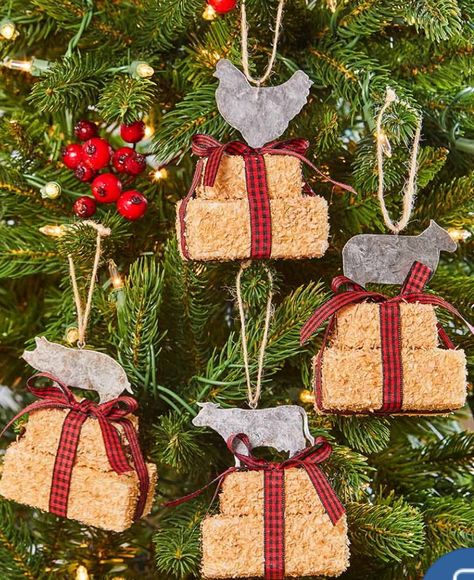 Country Christmas Decorations Diy, Cowboy Christmas Tree Ideas, Western Christmas Tree Ornaments, Western Christmas Decorations, Natal Country, Western Christmas Tree, Farmhouse Ornaments, Rustic Holiday Decor, Country Christmas Decorations