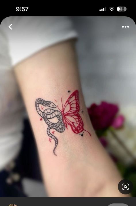 Editor Tattoo, Tato Minimal, Cute Hand Tattoos, Doll Tattoo, Design Dragon, Pretty Hand Tattoos, Daruma Doll, Muster Tattoos, Small Pretty Tattoos