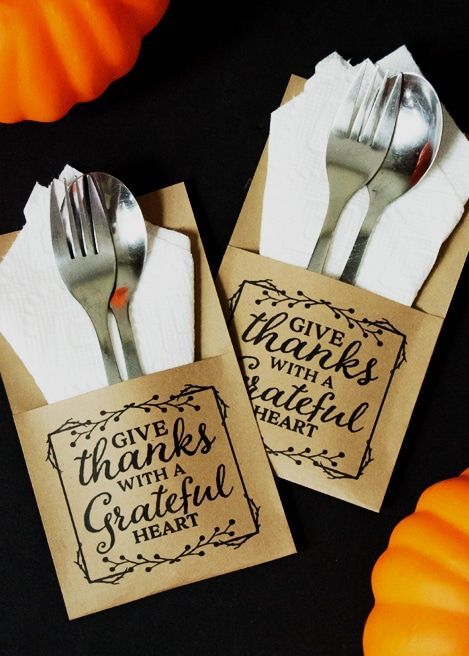 These adorable DIY napkin rings will inspire you to make your own Thnaksgiving napkin rings this Thanksgiving. These easy projects can all be completed before the big feast! Easy Diy Thanksgiving Decorations, Easy Diy Thanksgiving, Free Thanksgiving Printables, Utensil Holders, Thanksgiving Napkins, Thanksgiving Projects, Thanksgiving Decorations Diy, Diy Thanksgiving, Thanksgiving Diy