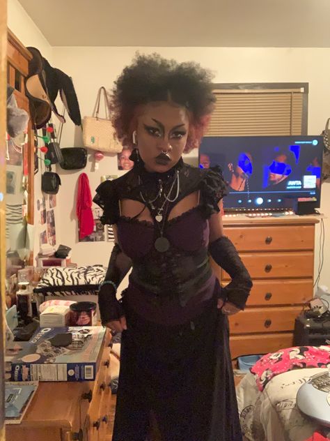 Alt Black Fashion, Afro Goth Aesthetic, Afro Goth Women, Afropunk Outfits, Poc Goth Aesthetic, 80s Goth Fashion, Black Trad Goth, Black Alt Girl, Goth Attire