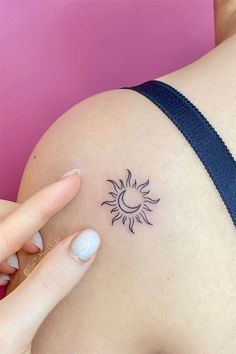 Tato Minimal, Beautiful Tattoos For Women, Female Sleeve, Small Pretty Tattoos, Petite Tattoos, Sun Tattoos, Shoulder Tattoos For Women, Small Hand Tattoos, Unique Tattoo Designs