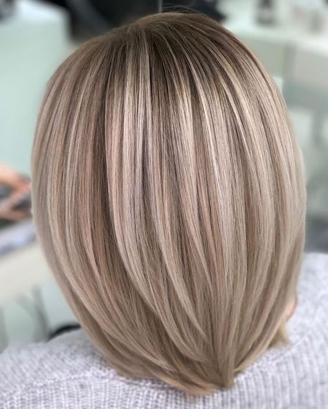 Medium Length Hairstyles, Medium Bob, Short Hairstyles For Thick Hair, Medium Long Hair, Penteado Cabelo Curto, New Hair Colors, Light Blonde, Medium Length Hair Cuts, Thick Hair