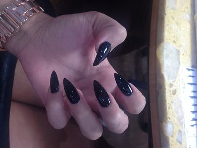 Pale shit Long Black Nails, Black Acrylic Nail Designs, Black Stiletto Nails, Sharp Nails, Nail Vinyls, Black Acrylic Nails, Claw Nails, Pointed Nails, Long Acrylic Nails