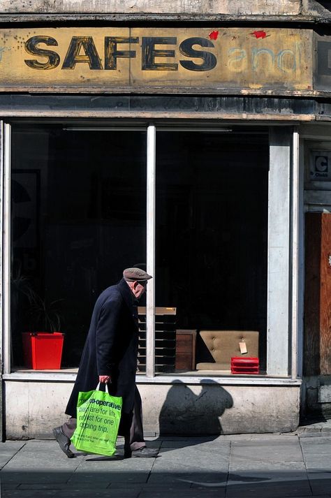 Fashion Photography Street, Saul Leiter, Photography Street, A Man, Fashion Photography, Walking, Green, Photography