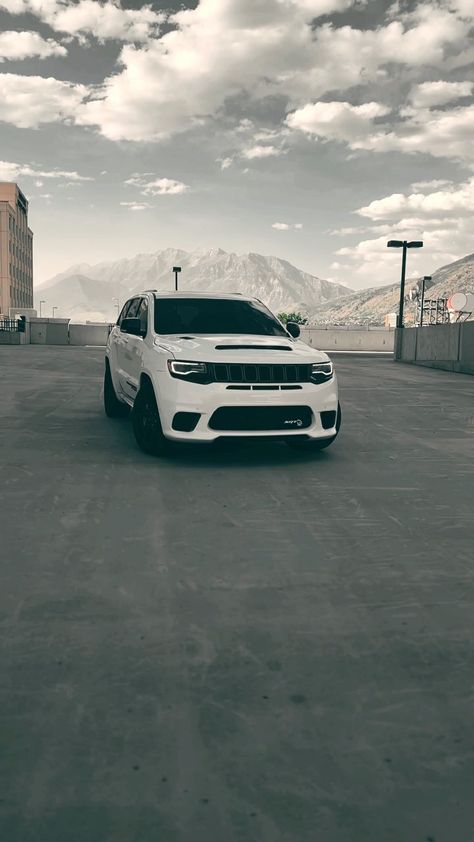 srt_hawk_cherokee on Instagram: These random locations, quick pictures/videos are always 🔥 _________ Parts: @kowperformance Crew: @saltcitymopars Lights: @lightingtrendz… Trackhawk Wallpaper Iphone, Jeep Srt Wallpaper, Trackhawk Wallpaper, Jeep Srt, Srt Jeep, Bentley Suv, Jeep Srt8, Jeep Wallpaper, Rain Pictures