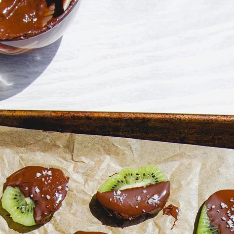 Taylor Moskowitz on Instagram: "This chocolate-covered kiwi recipe is the perfect combination of sweet and tangy! Who knew kiwi could taste even better coated in chocolate? 😍🍫🥝 #chocolatecoveredkiwi #yum #foodie #recipe #sweetandsour #delicious" Chocolate Covered Kiwi, Kiwi Baked Goods, Golden Kiwi Dessert Recipes, Strawberry Kiwi Dessert Recipes, Snapple Strawberry Kiwi, Kiwi Recipes, Tangier, Instagram Food, Kiwi