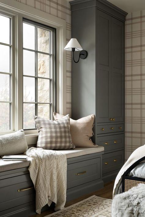 Favourite rooms in March - Making your Home Beautiful Master Bedrooms Colors 2024, 2024 Master Bed Trends, 2024 Master Suite Trends, Luxury Bedroom Master 2024, Master Bedrooms 2024 Trends, Master Attic Bedroom Ideas, Classic Rooms, Transitional Home Style, Cream Furniture