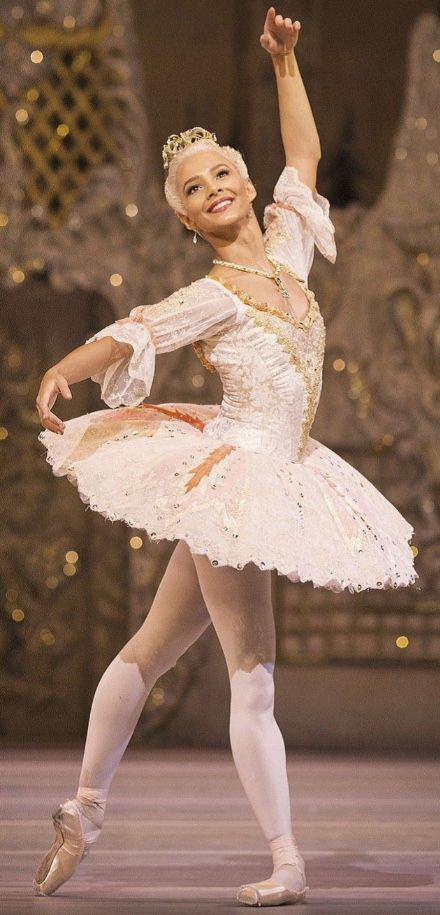 Francesca Hayward Royal Ballet, Nutcracker Royal Ballet, Royal Ballet Costumes, Nutcracker Ballerina Costume, Royal Ballet Nutcracker, The Nutcracker Costumes, The Nutcracker Ballet Costumes, The Nutcracker Outfit, Nut Cracker Ballet