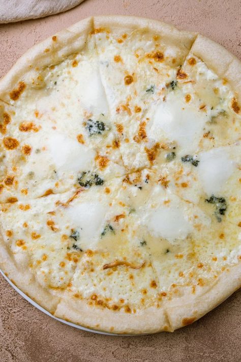 Garlic White Pizza, White Pizza Sauce, White Pizza Recipes, Pizza Vegana, Garlic Pizza, Recipes Pizza, Pizza Sauce Recipe, Gourmet Pizza, White Pizza