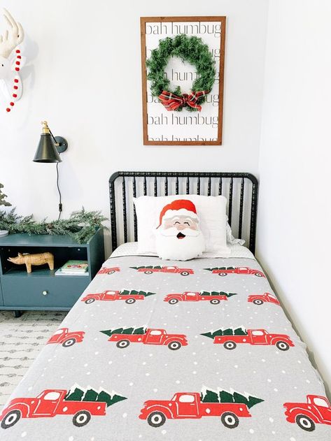 Bedroom For Christmas, Christmas Kids Room, Shared Boys Rooms, Christmas Bedroom Decor Ideas, Christmas Bedroom Ideas, Bedroom Ideas Christmas, Christmas Sheets, Lego Bedroom, Christmas Bedroom Decor