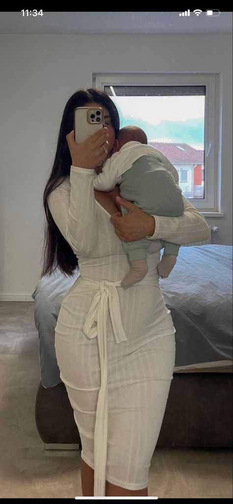 Mommy And Baby Pictures, Meeting Outfit, Dreadlock Hairstyles For Men, Pretty Pregnant, Black Dresses Classy, Mum Fashion, Practice Outfits, Pregnancy Outfits, Girl Fits