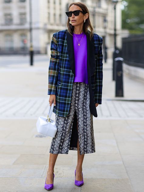 How To Wear Clashing Prints Now Mismatched Patterns Outfits, Clashing Patterns Outfits, Mixed Prints Outfit, Clashing Prints, Style Analysis, Pattern Outfits, Mixed Prints, Color Combinations For Clothes, Street Style Winter