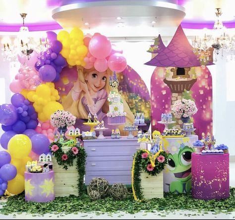 Rapunzel Decorations, Rapunzel Cake, Baby Shower Princess Theme, Fairy Garden Birthday Party, Princess Theme Birthday Party, Ideas Cumpleaños, Princess Party Decorations, Princess Cupcakes, Princess Theme Party