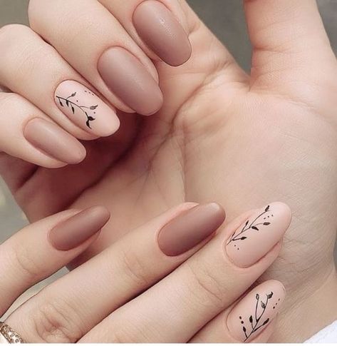 Minimalist Nails Spring 2024, Minimalist Nail Design, Beachy Nail Designs, Coffin Nail Art, Pastel Nail Art, Gel Nail Ideas, Nail Art Simple, Latest Nail Designs, Natural Nail Designs