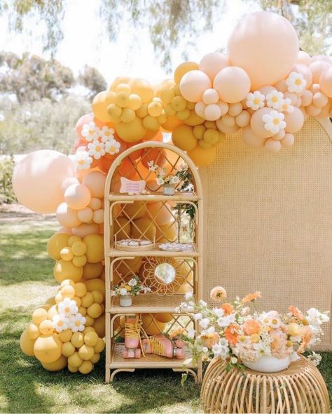 11 Beautiful Spring Baby Shower Themes - The Greenspring Home Spring Baby Shower Ideas, Bunny Baby Shower Theme, Spring Baby Shower Themes, Sunshine Baby Shower, Daisy Baby Shower, Citrus Baby, Shower Prizes, Baby Shower Prizes, Sunshine Baby Showers