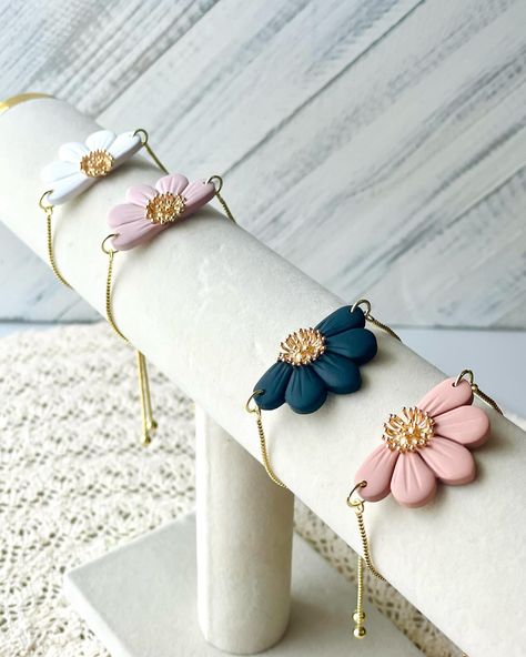 Fimo Bracelet, Polymer Clay Bracelets, Fimo Diy, Diy Earrings Easy, Flower Resin Jewelry, Polymer Clay Flower Jewelry, Diy Earrings Polymer Clay, Polymer Clay Bracelet, Handmade Clay Jewelry