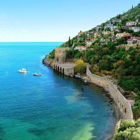 Sea Side Town, Alanya Turkey, Dream Beach Houses, Sea Side, Dream Beach, Travel Aesthetic, Antalya, Istanbul, Castle