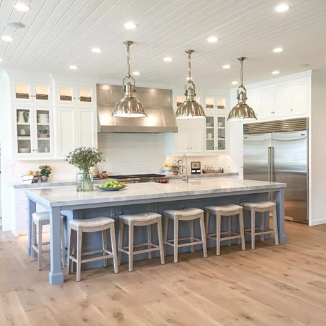 Kitchen Island With Seating, Interior Vintage, New House Kitchen, Island With Seating, Dream Kitchens, Trendy Kitchen, Kitchen Redo, Kitchen Remodel Idea, Kitchen Islands