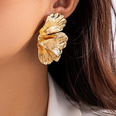 Zara Half Earring Waves Gold Statement Earrings New Never Worn No Back Card Boho Picnic, Y2k Accessories, Gold Statement Earrings, Big Earrings, Flower Earrings Studs, Fashion Jewelry Earrings, Flower Studs, Gold Drop Earrings, Leaf Earrings