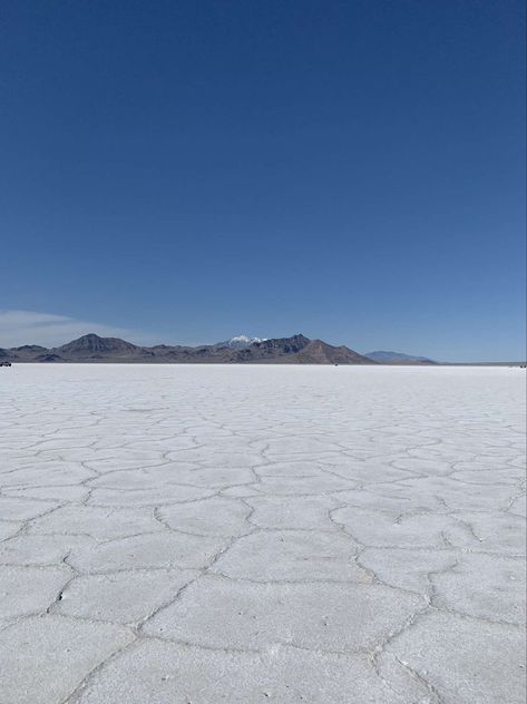 Salt Flats Aesthetic, Salt Lake City Aesthetic, Mindful Intentions, Salt Lake City Utah Aesthetic, Salt Flats Utah Photoshoot Friends, Utah Aesthetic, Salt Lake City Utah Summer, Salt Flats Photography, Salt Lake City Utah Winter