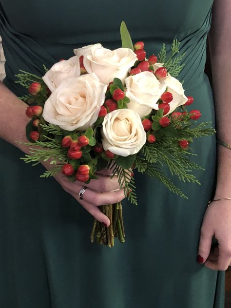 Evergreen Bridesmaid Bouquet, Christmas Theme Bouquet, Diy Winter Bouquet, Bridesmaid Bouquet Christmas, December Bouquet Wedding, Small Christmas Wedding Bouquet, Christmas Wedding Bridesmaid Bouquet, Bridesmaid Winter Bouquet, Christmas Bouquets Ideas