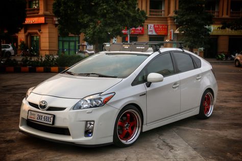 Prius 30, W Motors, Storm Photography, Honda Insight, Red Devil, Islamic Wallpaper, Cool Car, Toyota Prius, Cars And Bikes