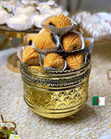 Algerian Cookies Recipe, Arabic Desserts, Algerian Recipes, Sweet Recipes Desserts, Ramadan Recipes, Food Goals, Arabic Food, Food Inspiration, Sweet Recipes