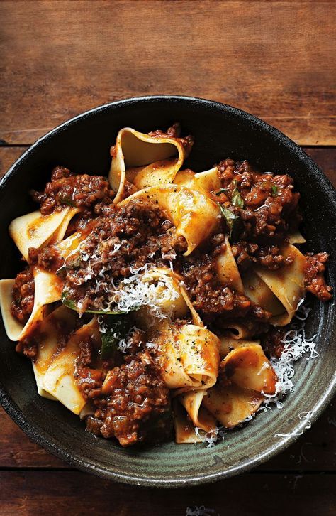 Pasta Bolognaise, Resep Pasta, Fantastic Recipes, Healthy Pasta, Pasta Fatta In Casa, Beef Stock, Meat Sauce, Cooking Ideas, Tortellini