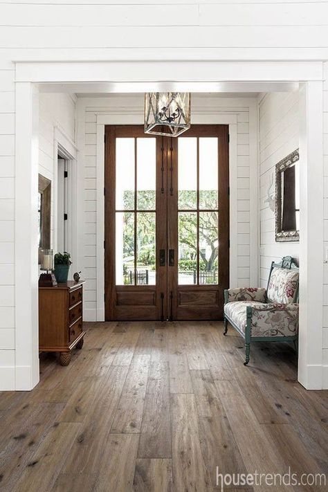 Rustic Hardwood Floors, Vstupná Hala, Craftsman Style Home, Wooden Floors, Timber Flooring, Cool Ideas, Home Trends, House Inspo, 인테리어 디자인