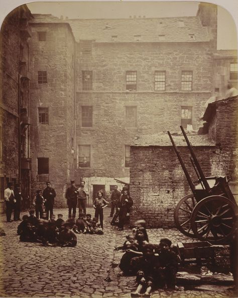 Saltmarket and streets of Glasgow, 1868-71 Vintage Scotland, Glasgow City, History Of Photography, Glasgow Scotland, Old London, Dundee, White Photo, Vintage Photography, Old Pictures