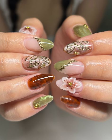 Earth forest fairy 🧚‍♂️ ✧ : *✧ :* ✧ *✧: #gelnails #nailinspo #nailinspiration #nailart #naildesigns #nailartinspo #nailsoftheday #gelx #gelxnails #apresgelx #handpaintednails Forest Theme Nails, Forest Fairy Nails, Fairy Nails Designs, Fairy Garden Nails, Green Fairy Nails, Enchanted Forest Nails, Fairy Core Nails, Enchanted Nails, Earth Nails